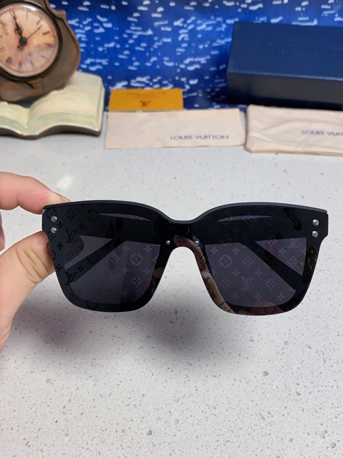 ルイヴィトンサングラス側面デザイン